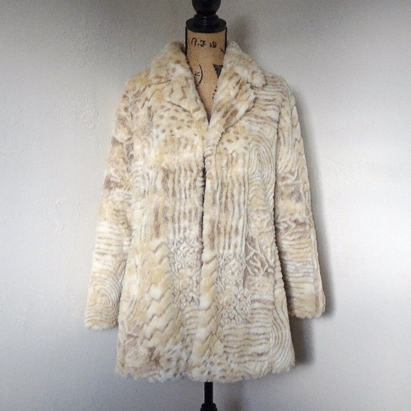 Kristen Blake Faux Fur Coat Beige & Cream Etched Geometric Pattern - Size Medium - Picture 2 of 7